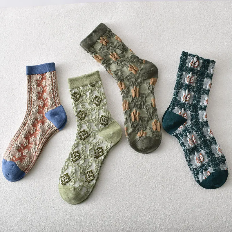 Новите модни есенни и зимни памучни чорапи, дамски чорапи със средна дължина, гъвкави, удобни, годината на реколтата, релеф, топли чорапи